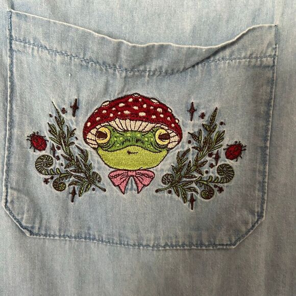 Hot Topic Denim Overall Romper Shorts Women’s Size 2 Mushroom Embroidered Cottag - Picture 10 of 11